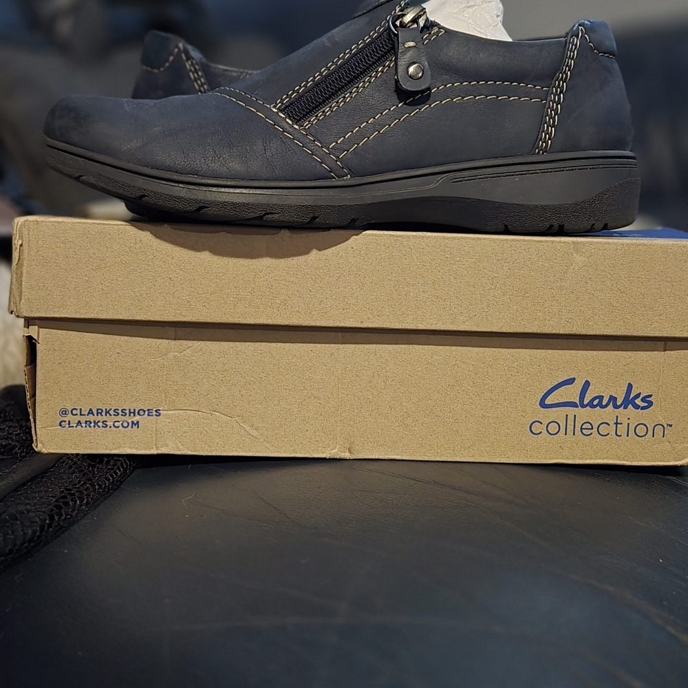 NIB Clarks Navy Nubuck Oxford Leather Shoes Size 9 Women. Eu 40